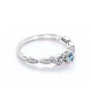 Anillo de Compromiso Delicado con Diseño Floral y Engaste de Garra, Corte Redondo, Aguamarina y Circonita Cúbica, Chapado en Oro S925 - Product Image 2