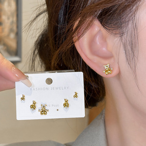Boucles <span class=keywords><strong>d</strong></span>'oreilles mini-<span class=keywords><strong>ours</strong></span> 3D style cool <span class=keywords><strong>et</strong></span> mignon, design de niche, pour un look quotidien superposé <span class=keywords><strong>et</strong></span> adorables pour <span class=keywords><strong>les</strong></span> oreilles de fille - Product Image 2