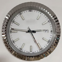 Jam Dinding Kuarsa Warna Emas Bulat Logam Analog 14 Inci Bertenaga Baterai Jam Dekoratif untuk Ruang Tamu