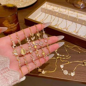 Bracciale da donna con pietra occhio di gatto a forma di fiore placcato con zirconi intarsiati, un regalo per la madre della mia ragazza - Product Image 1