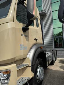 Camion tracteur Sinotruk Howo 6x4 beige pour le transport de semi-remorques en vente - Product Image 4
