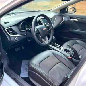 <span class=keywords><strong>Chevrolet</strong></span> Cavalier 2018 1.5L 320 <span class=keywords><strong>Automatique</strong></span> Essence Berline d'<span class=keywords><strong>occasion</strong></span> Toit ouvrant électrique Intérieur cuir foncé Multifonctionnel Auto - Product Image 5