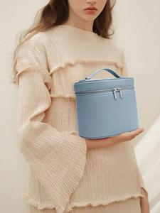 Boîte à cosmétiques de luxe en PU souple pour femmes, grande trousse de voyage pour soins de la peau avec fermeture éclair, logo personnalisé - Product Image 1
