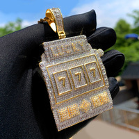 Collier pendentif numéro porte-bonheur 777 glacé en gros, bijoux hip-hop streetwear en CZ pour hommes