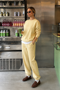 Ensemble survêtement jaune pastel pour femme – Sweat-shirt et pantalon de jogging décontracté en molleton doux – Style urbain – Vente en gros - Product Image 2