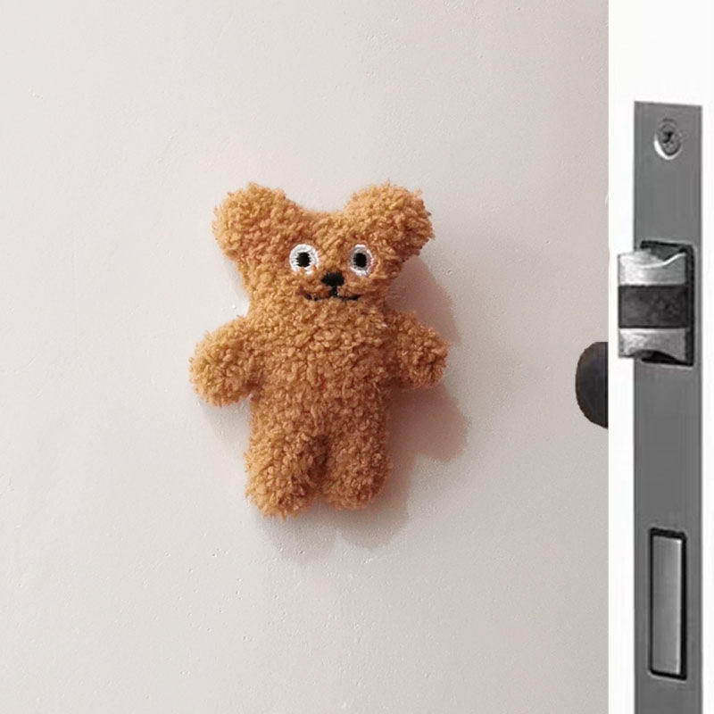 couleur café marron, petit ours aux grands yeux