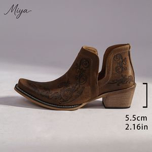 Bottines Chelsea F-8 2026 Automne Dernières Tendances Rétro Western Cowboy pour Femme Broderie Ethnique Bout Pointu à Enfiler - Product Image 4