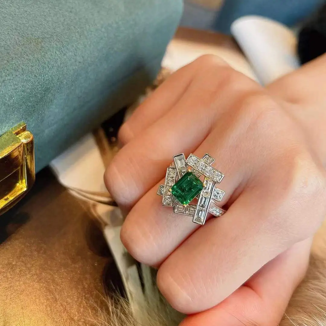 Desain Unik High End Wanita Ins Cahaya Mewah Berlapis Emas Putih Pembukaan Dapat Disesuaikan Geometris Zamrud Berlian Cincin Kepribadian