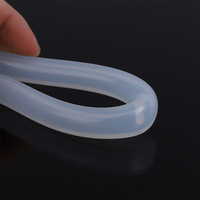 Tube en silicone translucide pour la manipulation de fluides pharmaceutiques
