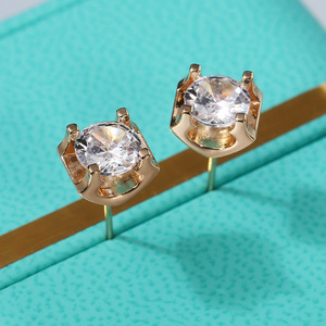 Orecchini a lobo da donna con taglio brillante rotondo, gioielli classici per tutti i giorni - Product Image 5