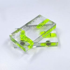 Mini niveau à bulle carré multifonctionnel transparent haute précision 90° 180. Niveau magnétique bidirectionnel avec aimant 95x50x15mm - Product Image 1