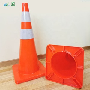 Cônes de signalisation routière en PVC rouge de 700 mm, réflecteurs prismatiques haute intensité, construction monobloc, avertissement routier - Product Image 3