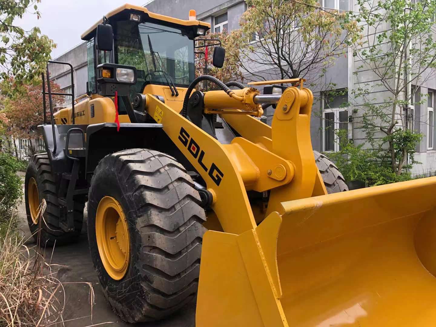 used SDLGg 956 catt 950e loader rcm loader payload rcm loader shorter co<i></i>ncrete vibrator