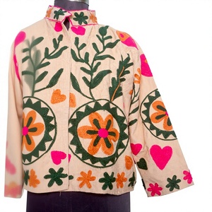 Veste en velours côtelé brodée florale pour femme, col mandarin, manches trois quarts, style chic prairie printanier, vente en gros Suzani - Product Image 3