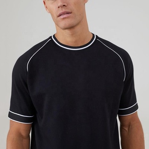 Conjunto de Camiseta y Pantalones Cortos Unisex de Estilo Urbano con Pedrería y Estampado DTG, Color Negro Lavado, Personalizado y de Alta Calidad para Hombre - Product Image 2