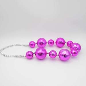 Perles géantes en plastique <span class=keywords><strong>pas</strong></span> chères pour le Mardi Gras 2026, 60 mm, boules rose vif, colliers de défilé, thème de la Nouvelle-Orléans, cadeaux de fête en gros - Product Image 2