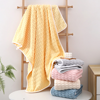 Serviette de Bain en Polaire Corail Tissée Écologique en Gros, 70*140 cm, Douce, en Peluche, Confortable, pour Spa et Maison