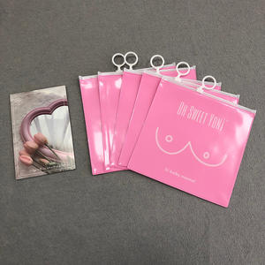 Bolsa Cuadrada Transparente de PVC Rosa Suave Personalizada para Empaque de Lápiz Labial y Bálsamo Labial con Cierre de Tirador Blanco OEM - Product Image 5