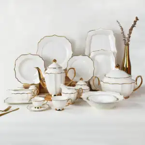 OEM ODM Bone China 62 Pcs Dinnerware Porcelain Luxury Tableware Dinner Set Gold Rim Ceramic Plates Dinnerware Set
