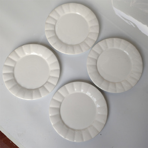 Ensembles d'assiettes à dîner en porcelaine blanche de haute qualité originaux d'usine Design plat <span class=keywords><strong>moderne</strong></span> pour mariages et fêtes - Product Image 1