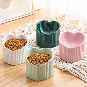 Logo personnalisé en gros coloré mode esthétique en céramique en forme de coeur bol pour animaux de compagnie mangeoires grandes pour chiens et chats - Product Image 1