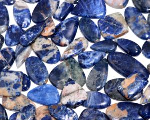 Cabochon de Sodalite Naturelle |   Pierre en vrac arc-en-ciel avec des veines blanches pour la création de bijoux - Product Image 3