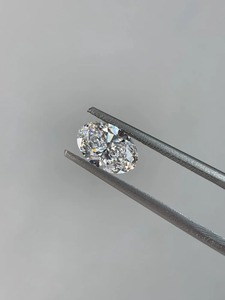 Bague solitaire en moissanite de qualité supérieure avec un éclat intense pour les collections de bijoux modernes, disponible au meilleur prix - Product Image 2