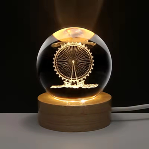 USB-betriebene 3D-Holz-Nachtlampe Moderne Kristallkugel 3D-Beleuchtung Warme Schreibtischlampe Tragbare USB-Lampe für Geschenke und Dekoration - Product Image 3