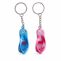 Porte-clés personnalisé en forme de pantoufle 3D, en caoutchouc souple et durable en PVC, avec mousqueton promotionnel pour la randonnée