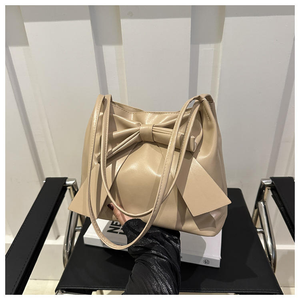 Bolsos de mujer hermosos, bolso tote de gran capacidad para mujer de alta calidad, nuevo bolso de hombro versátil con forro de PU a la moda. - Product Image 5