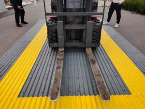 Pavimentazione per Garage Esterna Personalizzabile in PVC Polipropilene Antiscivolo Impermeabile Ecologica a Incastro Design Industriale - Product Image 6