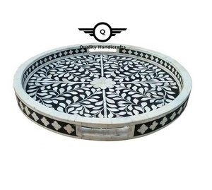 ถาดเสิร์ฟไม้ดำลายดอกไม้ งานฝีมือคุณภาพสูง ประดับด้วยกระดูก ขนาด 30x20x5 ซม. ได้รับการรับรองจาก EPCH สำหรับโรงแรมและร้านอาหาร - Product Image 2