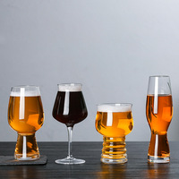 Luxueus kristalglas voor het proeven van commercieel witbier en rode wijn, modern Europees design voor gebruik in hotels en restaurants