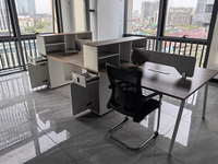 Bureau de bureau ergonomique pour 4 personnes, plan ouvert, postes de travail de bureau avec armoire