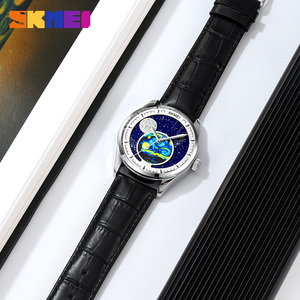 Montre à quartz en acier inoxydable et cuir véritable avec logo OEM personnalisé, étanche 3ATM, design unique sur le thème de l'espace, pour hommes - Product Image 4