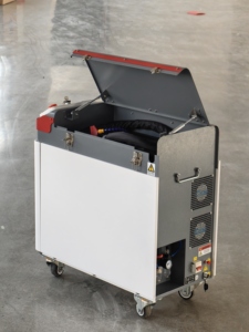 Máquina Portátil de Limpieza Láser de Pulso de 200W 300W para Eliminar Óxido de Superficies Metálicas - Product Image 5