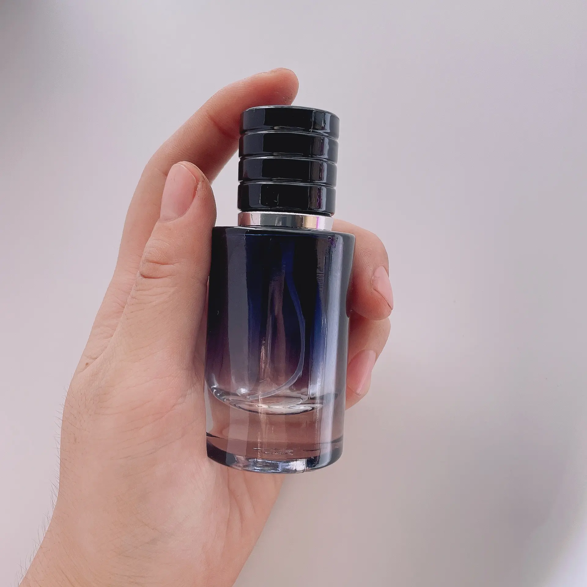 Bottiglia di profumo vuota Premium elegante in vetro di vendita calda da 30ml