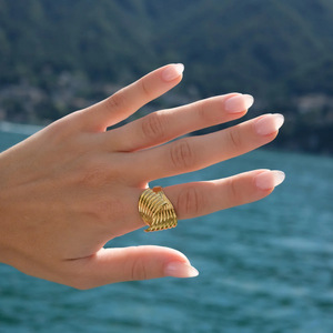 Ensemble de boucles d'oreilles géométriques en acier inoxydable, clous plaqués or 18 carats, bijoux unisexes tendance pour les soirées - Product Image 3