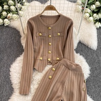 Ensemble haut tricoté style Little Chloé pour femme avec boutons en métal-Mode haut de gamme 2025