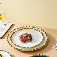 Offre Spéciale – Assiettes en Céramique Modernes Blanches à Bord Doré – Ensemble d'Assiettes Blanches avec Perles Dorées pour Vaisselle de Mariage