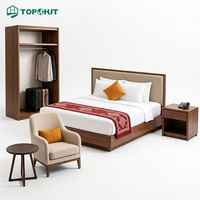 Ensemble de mobilier d'hôtel MDF pour projets hôteliers de catégorie 2 à 4 étoiles, chambre double, avec lit à tête de lit rembourrée et placard à bagages