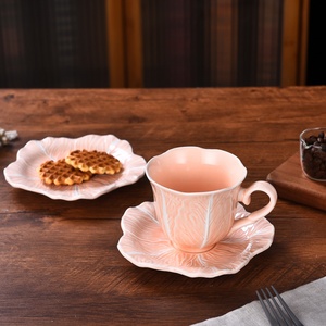 Vente directe usine Lelyi : Service de table en céramique rose créatif motif chou, avec décor sous glaçure et relief de veines de feuille, pour le thé de l'après-midi - Product Image 5