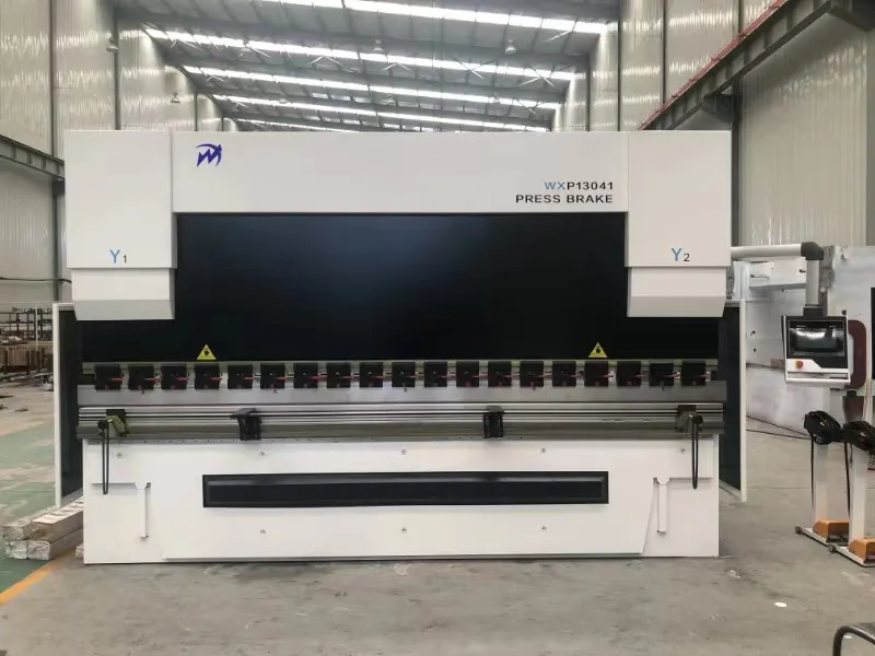 Máquina dobladora de perfiles CNC