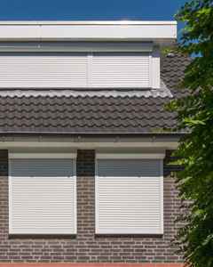 Volets roulants extérieurs en alliage d'<span class=keywords><strong>aluminium</strong></span> économiques, design moderne, ouverture verticale, écran de sécurité, protection solaire - Product Image 3