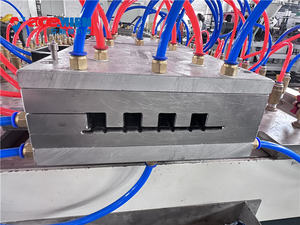 Acemien kapalı <span class=keywords><strong>WPC</strong></span> büyük duvar Panel yapma makinesi dekoratif PVC panjur Panel üretim hattı yapma - Product Image 4