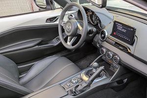 SUPER LIMPIO, LHD/RHD, <span class=keywords><strong>MAZDA</strong></span> MX-5 MIATA <span class=keywords><strong>GRAND</strong></span> <span class=keywords><strong>TOURING</strong></span> 2023, 1-25000 Millas, 300-400 CV, LISTO PARA ENVIAR - Product Image 4
