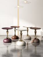 Petites Tables Basses Mobiles Modernes de Luxe Rétro en Métal Rondes Simples Style Nordique Portables pour Salon ou Chevet de Chambre