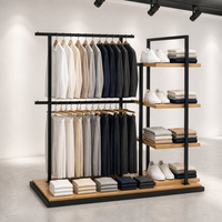 Présentoir îlot double barre en métal noir pour vêtements avec étagères latérales à chaussures et base en bois – Vente en gros
