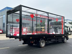 Camion de remorquage à plateau plat diesel neuf Isuzu, personnalisé par CLW Factory, pour le remorquage de deux véhicules, avec caisse de présentation transparente mobile pour exposition de cadeaux et mariages - Product Image 5