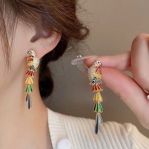 Boucles d'oreilles clous en alliage de zircon coloré plaqué or, style vintage palais et littéraire, vente en gros directe usine transfrontalière - Product Image 1